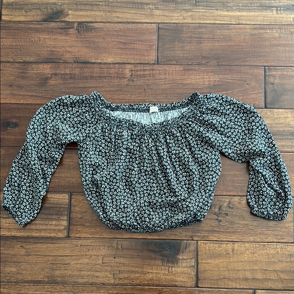 Brandy Melville Cropped Black and White Cropped Smocked Blouse
